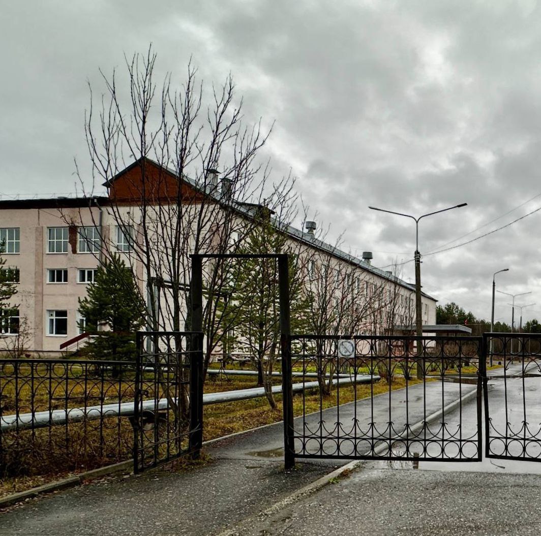 Поддержать деятельность местного предпринимателя решили работники образовательного учреждения г. Александровска, передав в его распоряжение нежилые помещения школы, а также технологическое оборудование