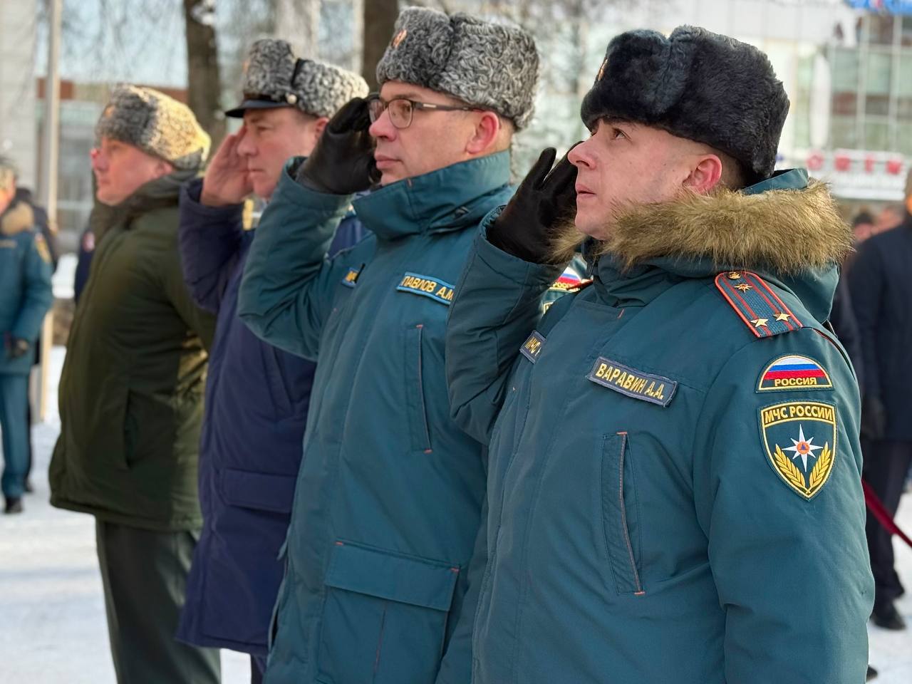 И вечно будет жить Держава, пока защитники живут И вечно будет жить Держава, пока защитники живут