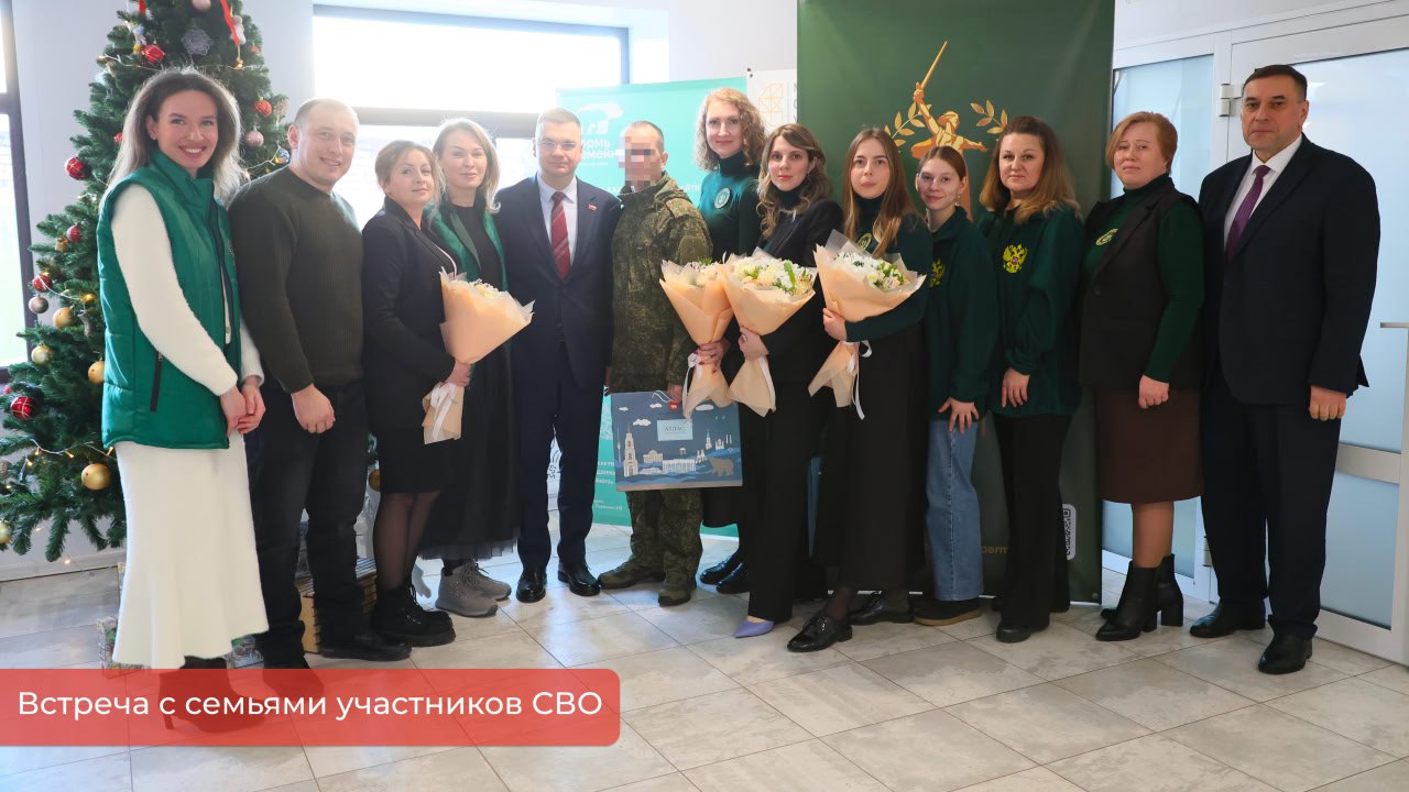 Эдуард Соснин: Сегодня, в День Героев Отечества, возложили цветы к мемориалу «Солдат России» Эдуард Соснин: Сегодня, в День Героев Отечества, возложили цветы к мемориалу «Солдат России»