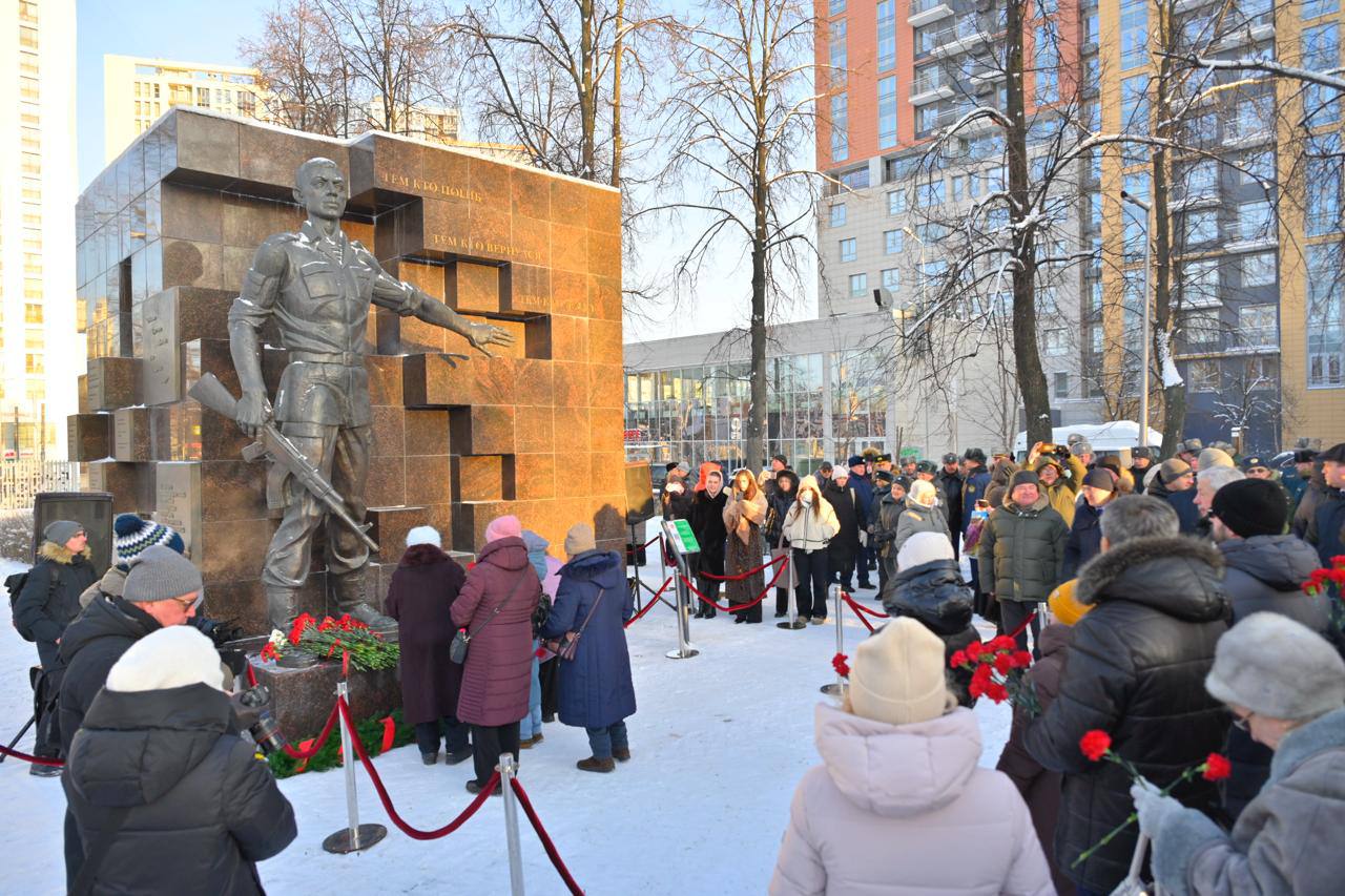 Подвиг защитников страны почтили в День Героев Отечества в Перми