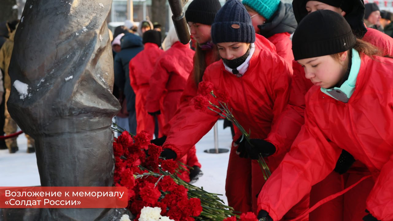 Эдуард Соснин: Сегодня, в День Героев Отечества, возложили цветы к мемориалу «Солдат России» Эдуард Соснин: Сегодня, в День Героев Отечества, возложили цветы к мемориалу «Солдат России»