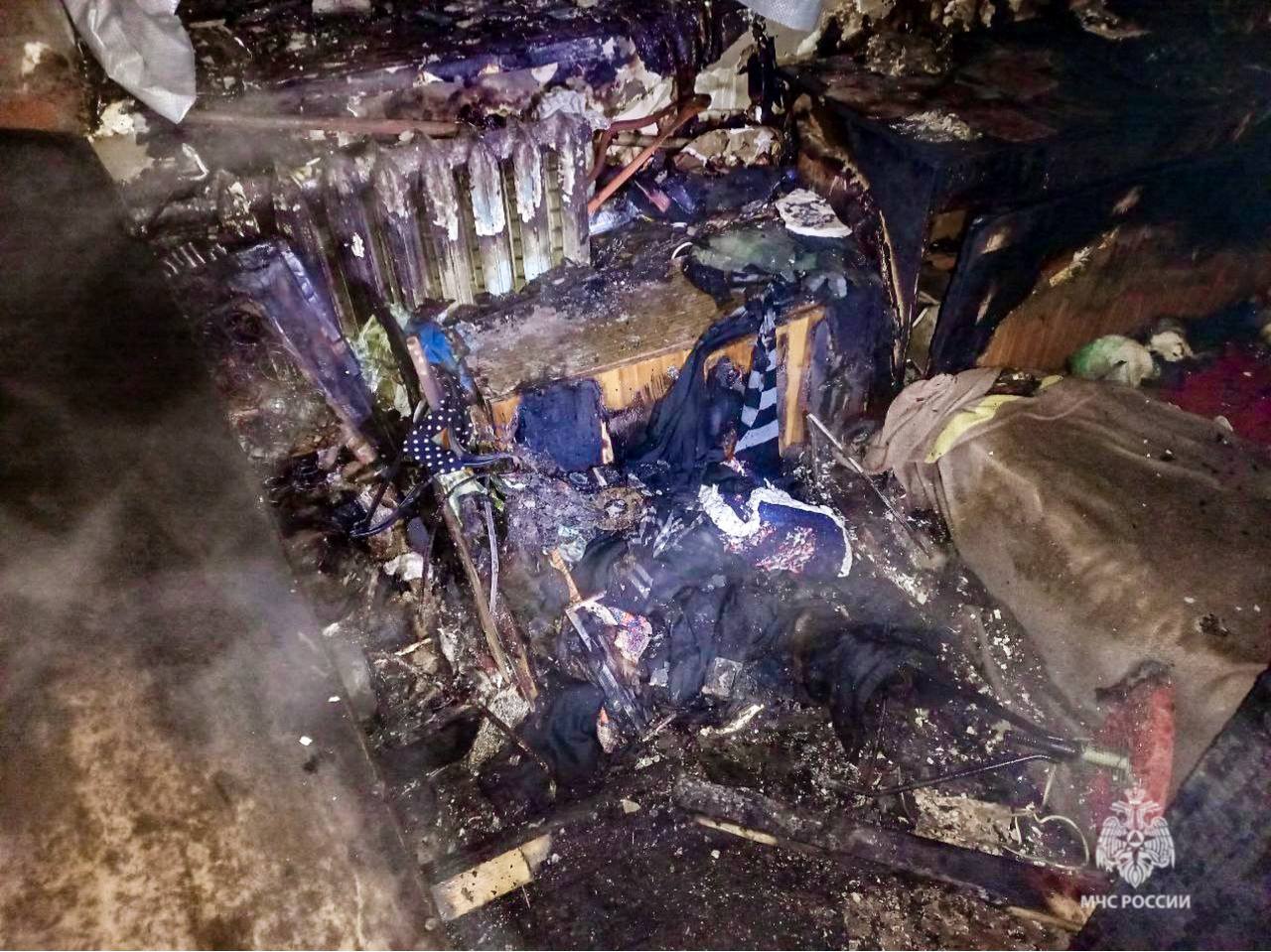 Вернули к жизни. Из-за неосторожности при курении загорелся диван и личные вещи в квартире на улице 9-й Пятилетки в поселке Лытвенский Вернули к жизни. Из-за неосторожности при курении загорелся диван и личные вещи в квартире на улице 9-й Пятилетки в поселке Лытвенский