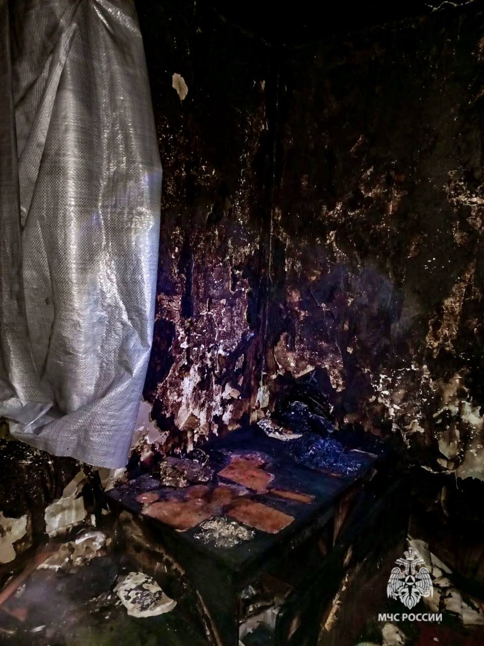 Вернули к жизни. Из-за неосторожности при курении загорелся диван и личные вещи в квартире на улице 9-й Пятилетки в поселке Лытвенский Вернули к жизни. Из-за неосторожности при курении загорелся диван и личные вещи в квартире на улице 9-й Пятилетки в поселке Лытвенский