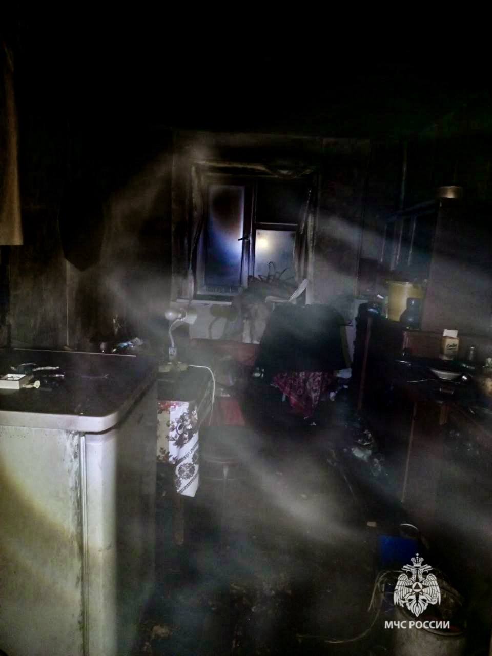 Вернули к жизни. Из-за неосторожности при курении загорелся диван и личные вещи в квартире на улице 9-й Пятилетки в поселке Лытвенский Вернули к жизни. Из-за неосторожности при курении загорелся диван и личные вещи в квартире на улице 9-й Пятилетки в поселке Лытвенский