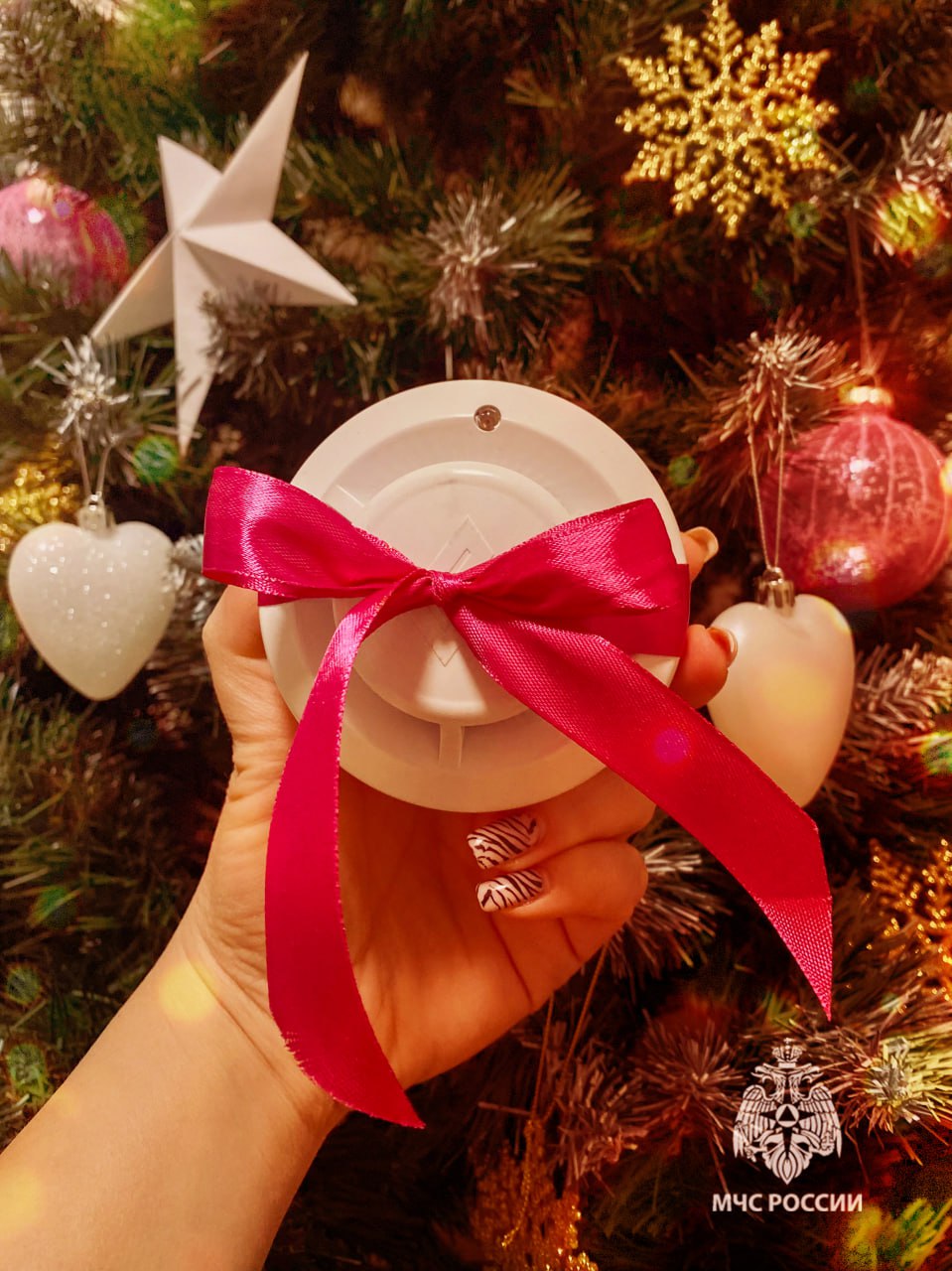 Время выбирать подарки. Дед Мороз принесет подарки, а пожарный извещатель - спокойствие и безопасность