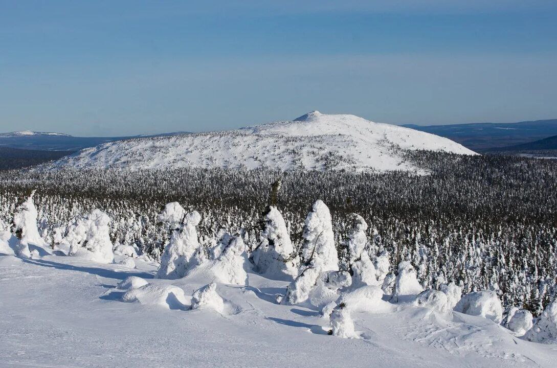 Группа из 13 туристов пропала в горах Пермского края во время поездки на снегоходах