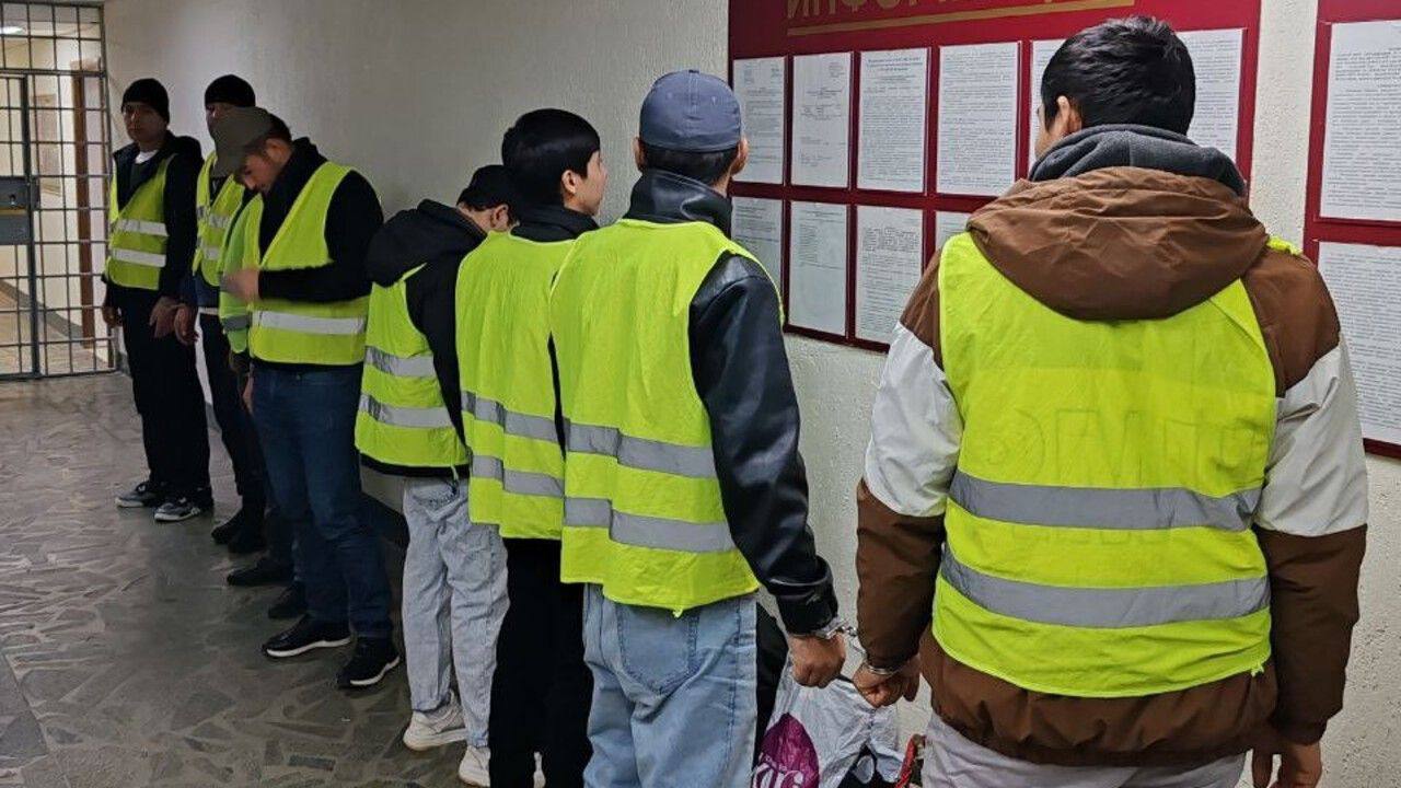 18 иностранных граждан депортировали судебные приставы Перми