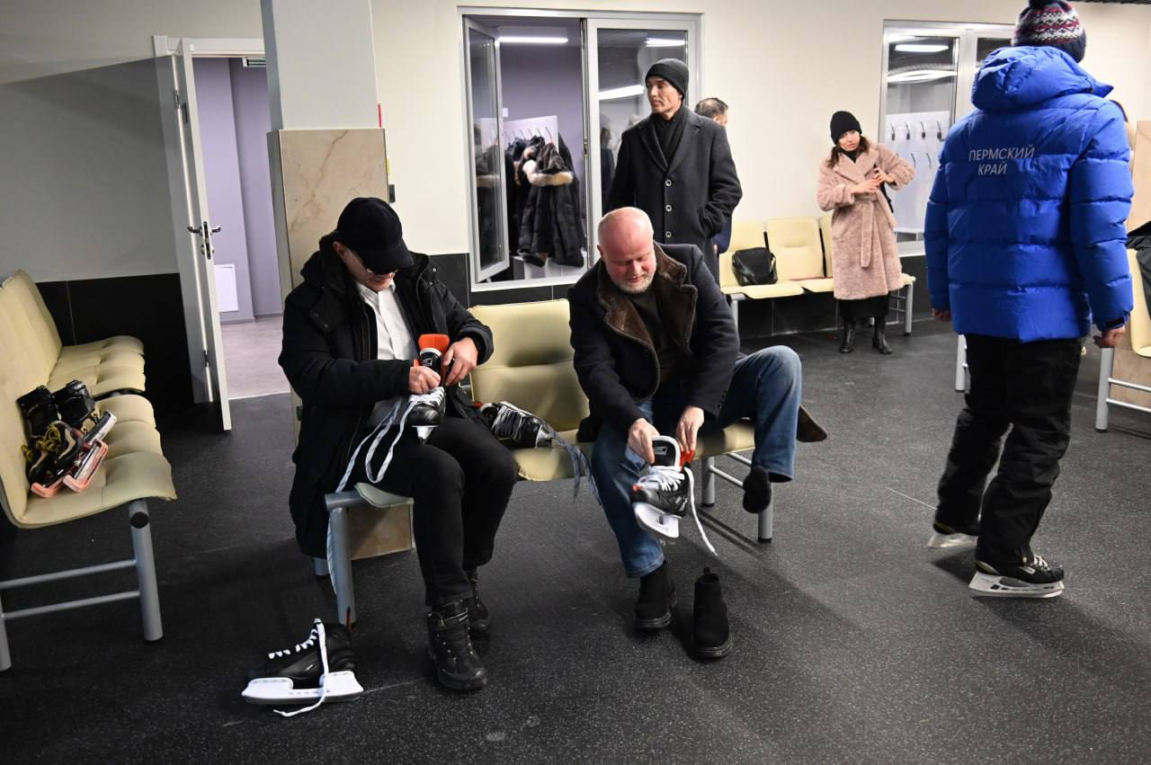 Рабочий семинар завершился на льду обновленного стадиона «Юность» Рабочий семинар завершился на льду обновленного стадиона «Юность»