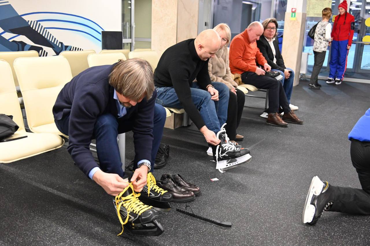 Рабочий семинар завершился на льду обновленного стадиона «Юность» Рабочий семинар завершился на льду обновленного стадиона «Юность»