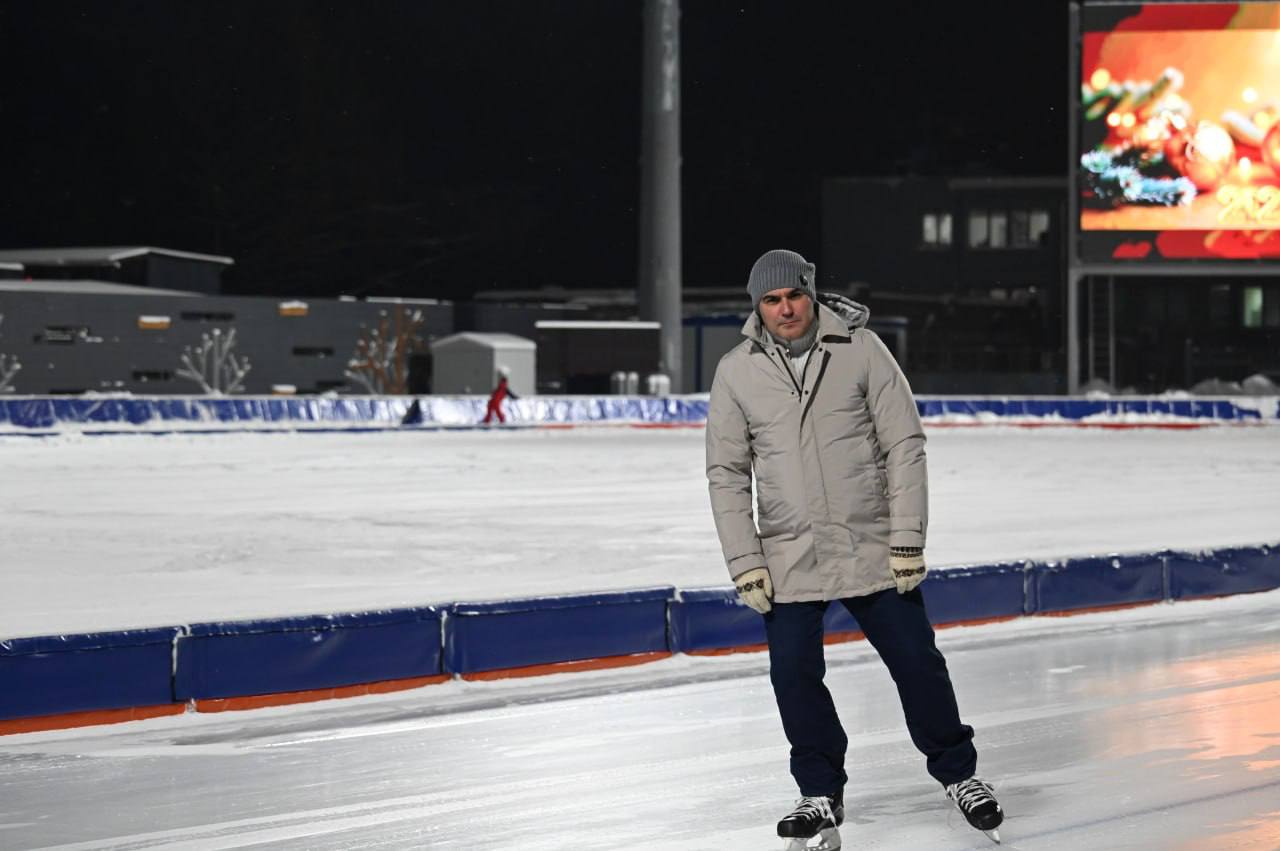 Рабочий семинар завершился на льду обновленного стадиона «Юность» Рабочий семинар завершился на льду обновленного стадиона «Юность»