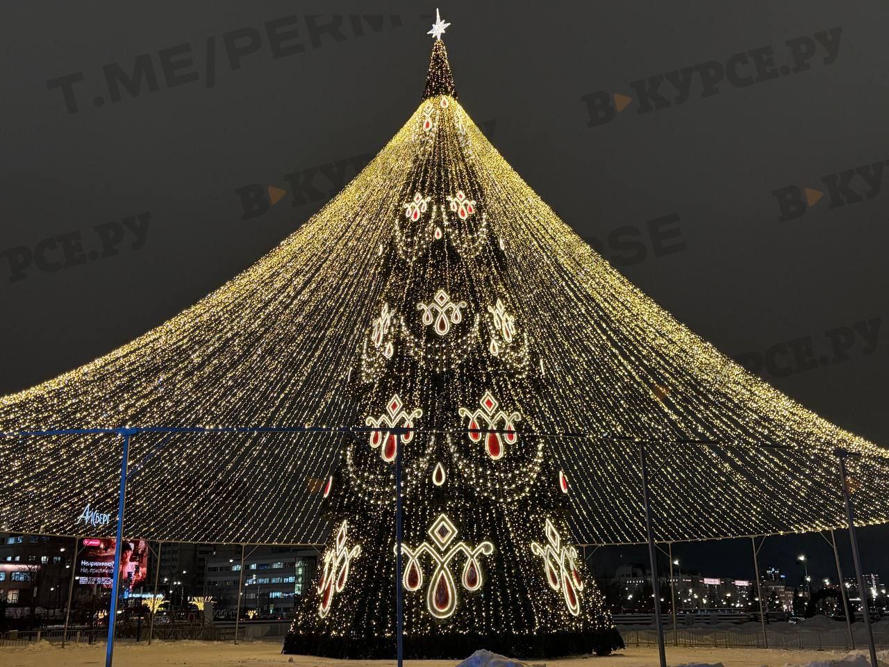 Вот такая красота теперь будет радовать пермяков всю зиму! Ну как вам?