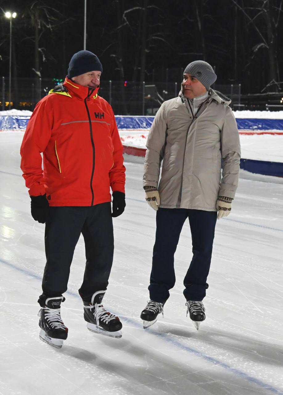 Рабочий семинар завершился на льду обновленного стадиона «Юность» Рабочий семинар завершился на льду обновленного стадиона «Юность»