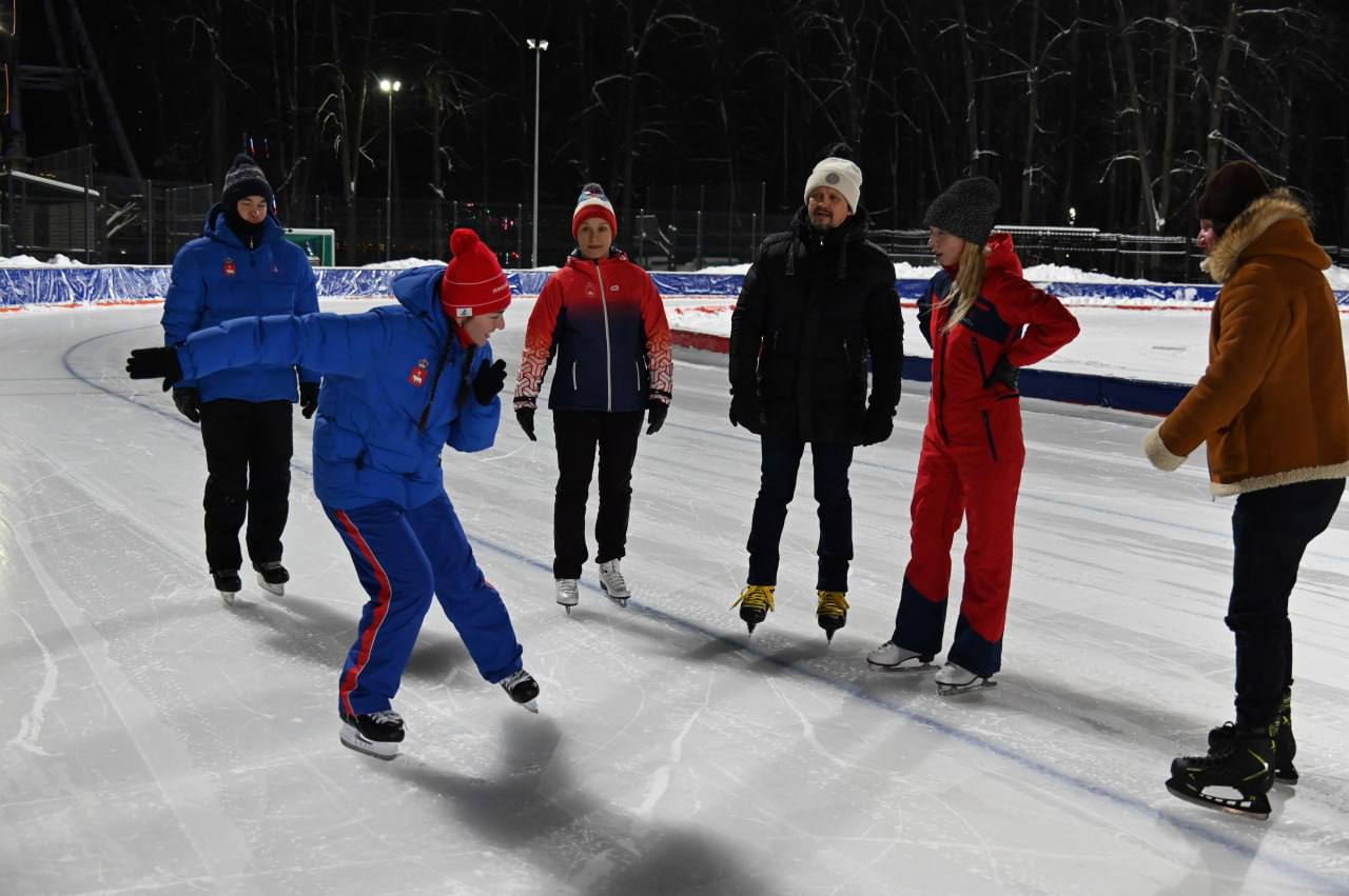 Рабочий семинар завершился на льду обновленного стадиона «Юность» Рабочий семинар завершился на льду обновленного стадиона «Юность»