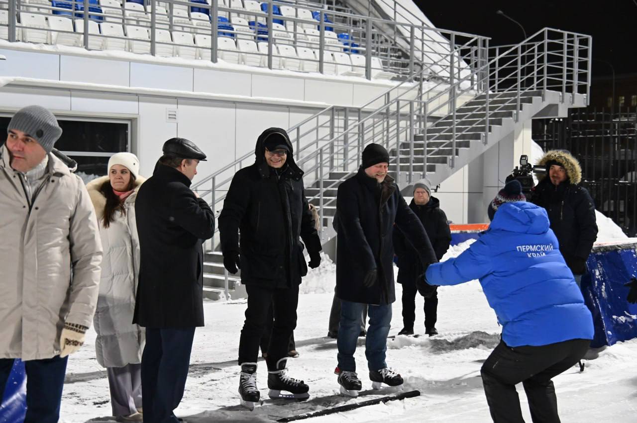 Рабочий семинар завершился на льду обновленного стадиона «Юность» Рабочий семинар завершился на льду обновленного стадиона «Юность»