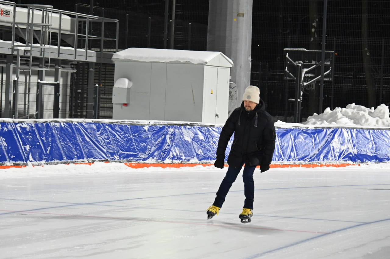 Рабочий семинар завершился на льду обновленного стадиона «Юность» Рабочий семинар завершился на льду обновленного стадиона «Юность»