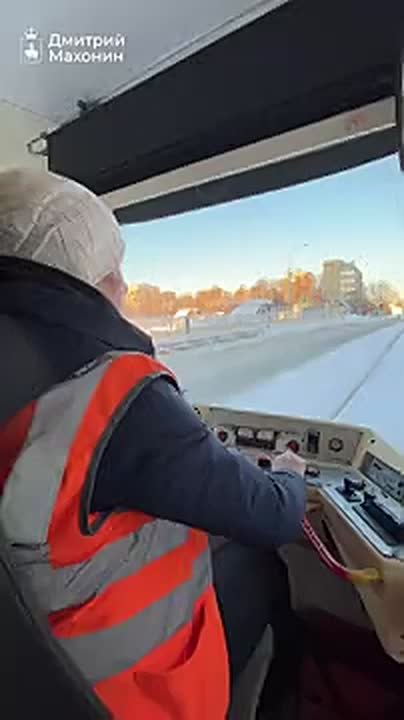 Обкатка новых трамвайных путей стартовала в Перми на улице Крисанова