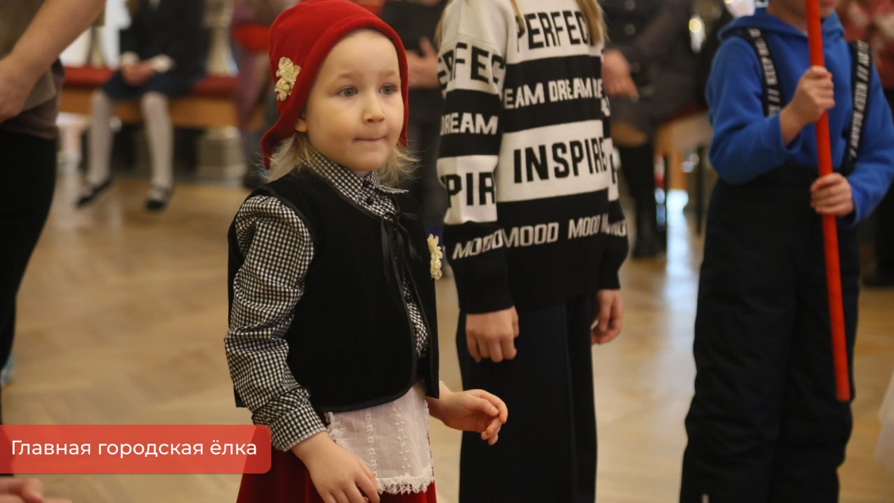Эдуард Соснин: Сегодня в преддверии Нового года провели главную городскую ёлку во Дворце культуры им. Солдатова. Здесь собрались победители олимпиад и соревнований, дети из семей участников СВО и их родители Эдуард Соснин: Сегодня в преддверии Нового года провели главную городскую ёлку во Дворце культуры им. Солдатова. Здесь собрались победители олимпиад и соревнований, дети из семей участников СВО и их родители