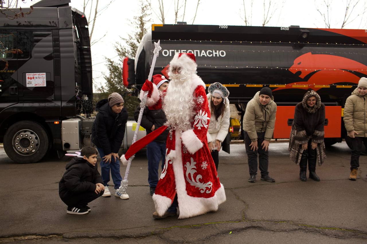 «Новогодний грузовик» подарил праздник детям «Новогодний грузовик» подарил праздник детям