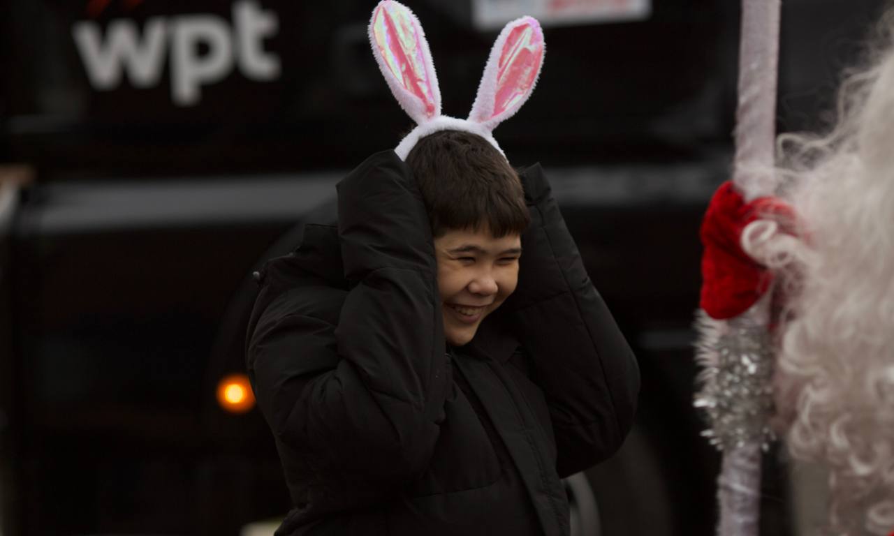 «Новогодний грузовик» подарил праздник детям «Новогодний грузовик» подарил праздник детям