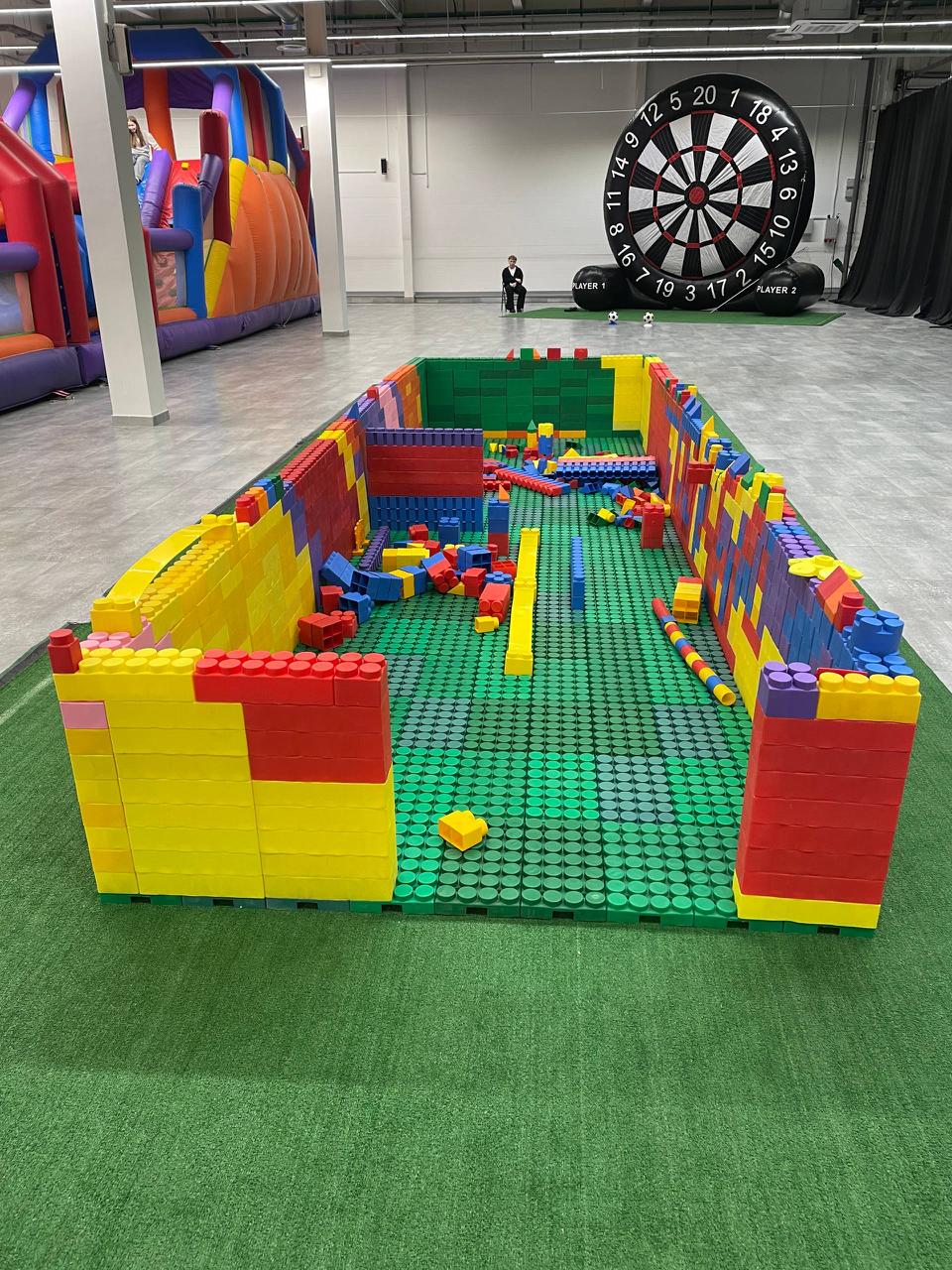 Для юных гостей «Экспо-катка» открылась игровая зона с батутами Для юных гостей «Экспо-катка» открылась игровая зона с батутами