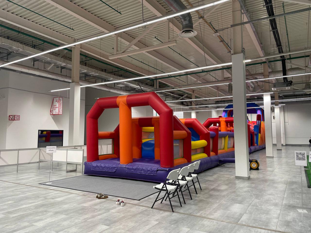 Для юных гостей «Экспо-катка» открылась игровая зона с батутами Для юных гостей «Экспо-катка» открылась игровая зона с батутами