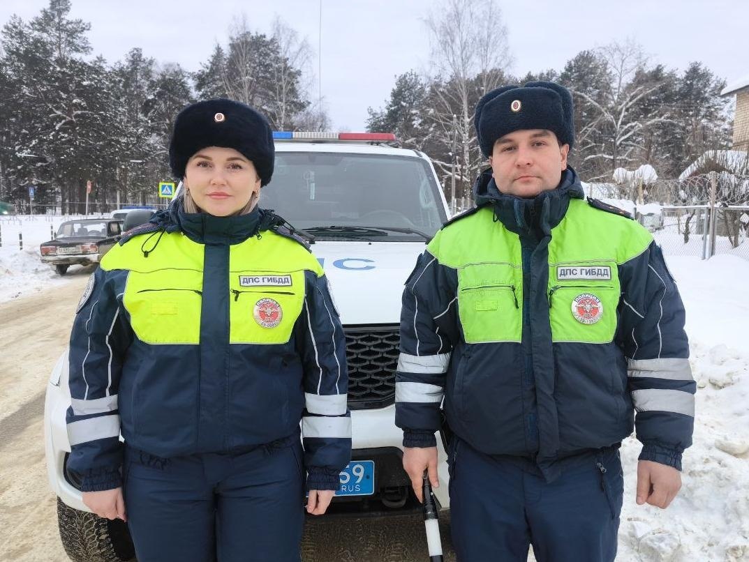 В Пермском крае экипаж отделения полиции (дислокация с. Сива) отдела Госавтоинспекции МО МВД России «Верещагинский» в составе старших лейтенантов полиции Ильи Калинина и Анастасии Быковой, находясь на маршруте патрулирования...