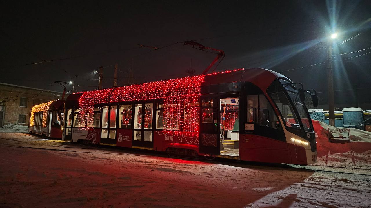 Эдуард Соснин: Зимой каждый день пермяки видят наши красивые трамваи, украшенные гирляндами с классическим белым цветом