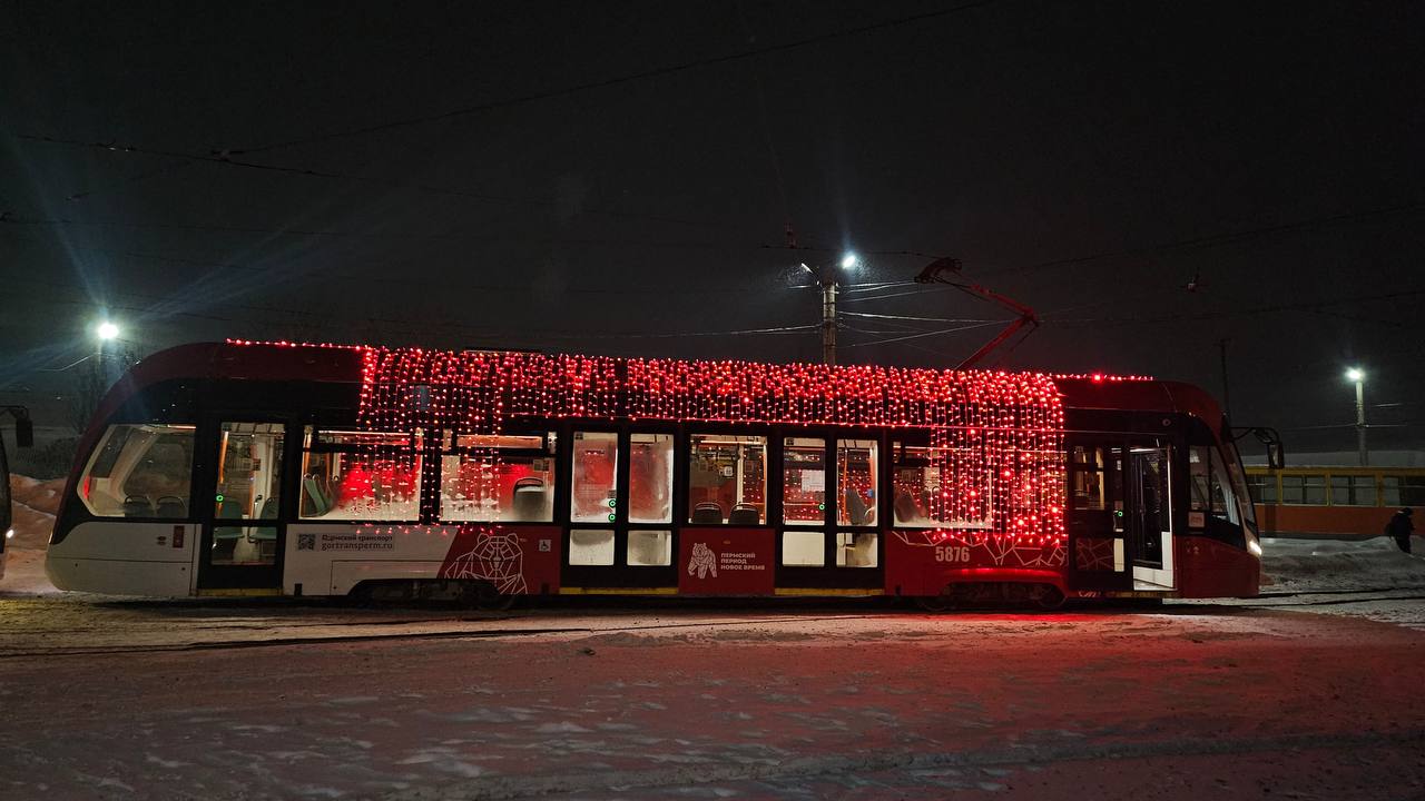 Эдуард Соснин: Зимой каждый день пермяки видят наши красивые трамваи, украшенные гирляндами с классическим белым цветом Эдуард Соснин: Зимой каждый день пермяки видят наши красивые трамваи, украшенные гирляндами с классическим белым цветом