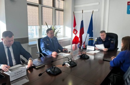 Заместитель прокурора Пермского края Павел Попов провел выездное совещание в г. Чайковский с руководителями территориальных прокуратур, посвященное подведению итогов работы за 2025 год