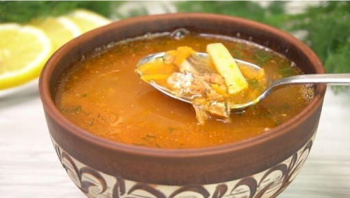 Обед без лишних хлопот: шустрый суп из детства с килькой в томате