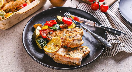 Индейка, запечённая с овощами и розмарином — простой полезный ужин