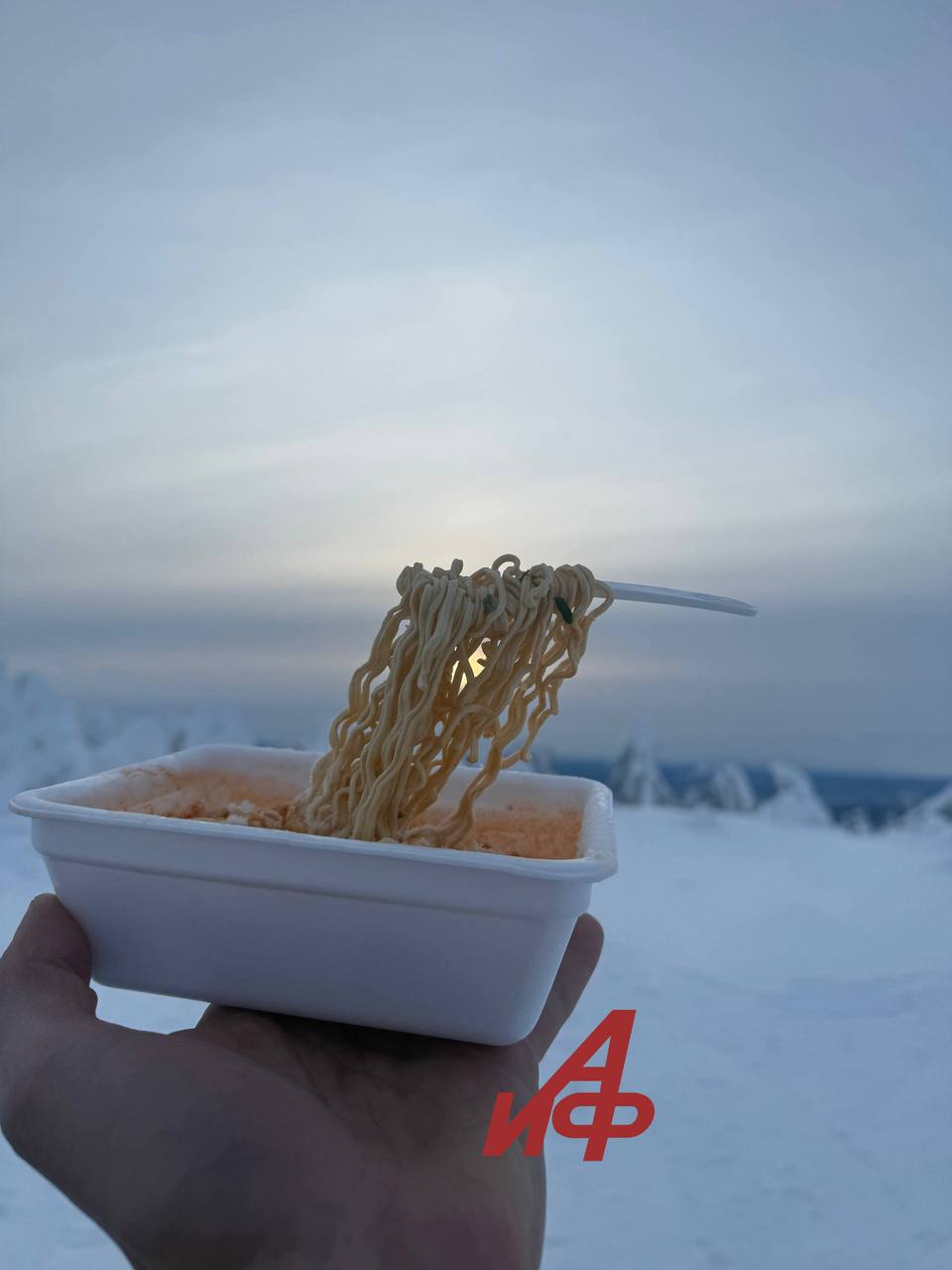 Сколько секунд нужно, чтобы лапша застыла на морозе? Необычный эксперимент провели в Перми Сколько секунд нужно, чтобы лапша застыла на морозе? Необычный эксперимент провели в Перми