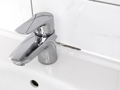 Как быстро справиться с засором и избежать затопления соседей