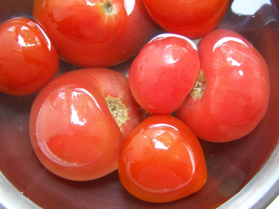 вкусный томатный сок на зиму: домашние заготовки, которые удивят