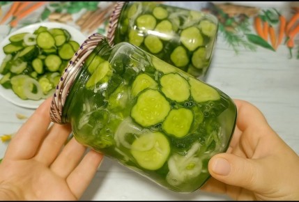 Необычный салат из свежих огурцов на зиму