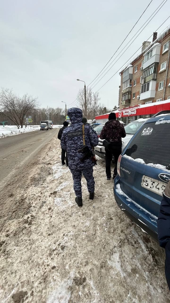 Эдуард Соснин: Сегодня в Индустриальном районе задержали троих расклейщиков объявлений Эдуард Соснин: Сегодня в Индустриальном районе задержали троих расклейщиков объявлений