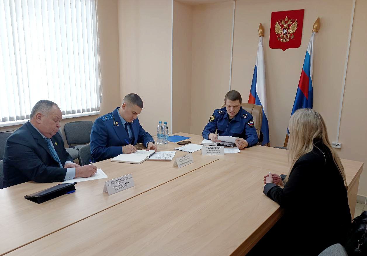 Заместитель прокурора Пермского края Валерий Подгайный провел приём граждан в Бардымском округе