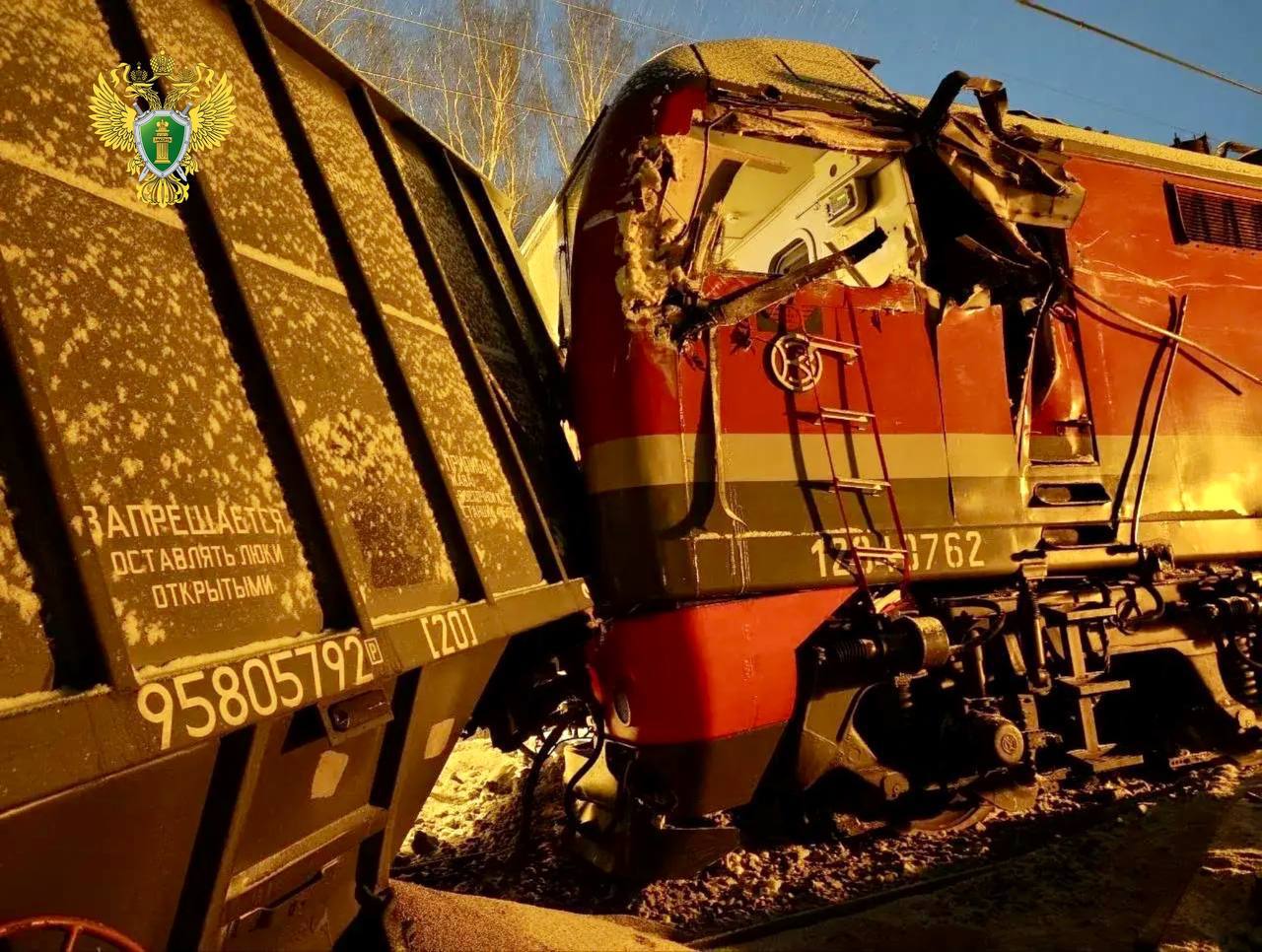 На железной дороге после ЧП с поездом ведутся восстановительные работы На железной дороге после ЧП с поездом ведутся восстановительные работы