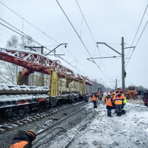 На железной дороге после ЧП с поездом ведутся восстановительные работы