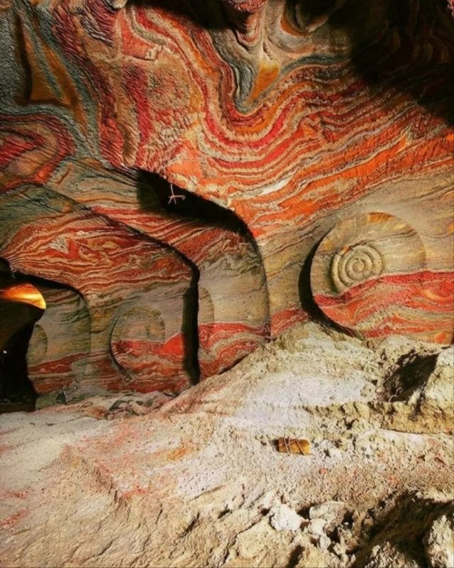 Психоделические узоры карналлитовой шахты