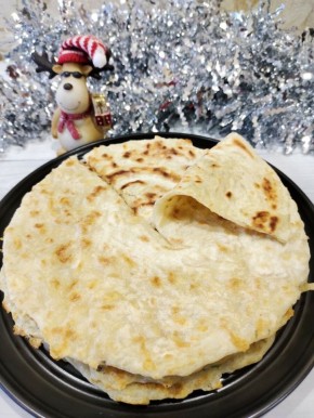 Непревзойдённые домашние лепёшки с сыром и луком на сковороде