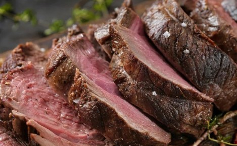 Праздничный ростбиф с соевым соусом: секреты нежного и ароматного мяса