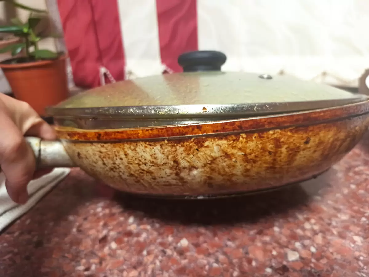 Эффективное решение для очистки сковороды от застарелого нагара