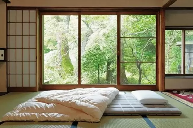 Как испанская сиеста и японская минималистичная спальня формируют отдых