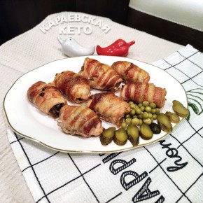 Кулинарный шедевр: рулет из курицы с беконом и грибами