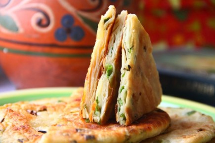 Слоёные лепёшки с зелёным луком