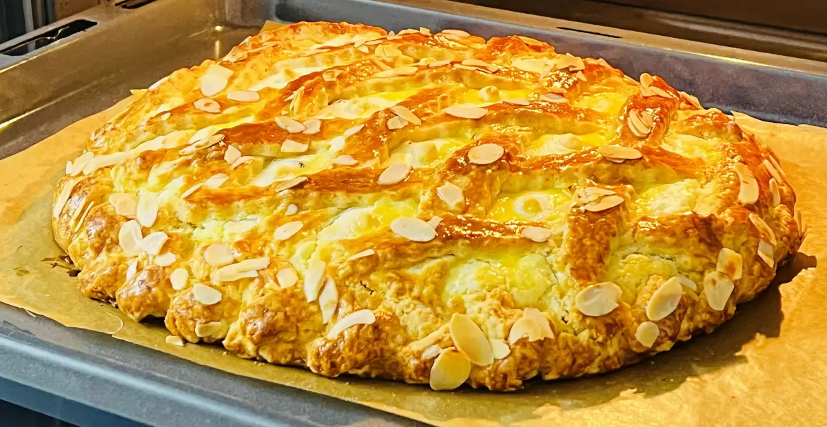 Творожный пирог с ароматом счастья: идеальный десерт к чаю