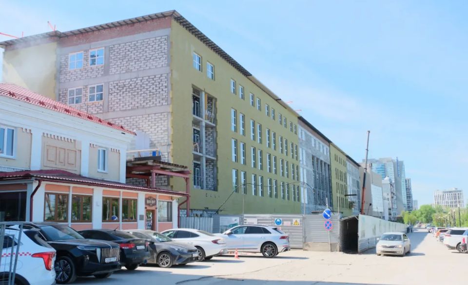 Глава Прикамья проинспектировал строительство отеля на базе бывшего ВКИУ