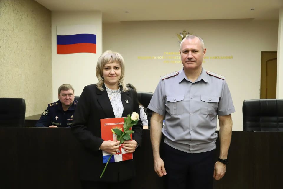 Начальник ГУФСИН России по Пермскому краю Леонид Мустайкин вручил 15 государственных жилищных сертификатов сотрудникам и ветеранам уголовно-исполнительной системы региона Начальник ГУФСИН России по Пермскому краю Леонид Мустайкин вручил 15 государственных жилищных сертификатов сотрудникам и ветеранам уголовно-исполнительной системы региона