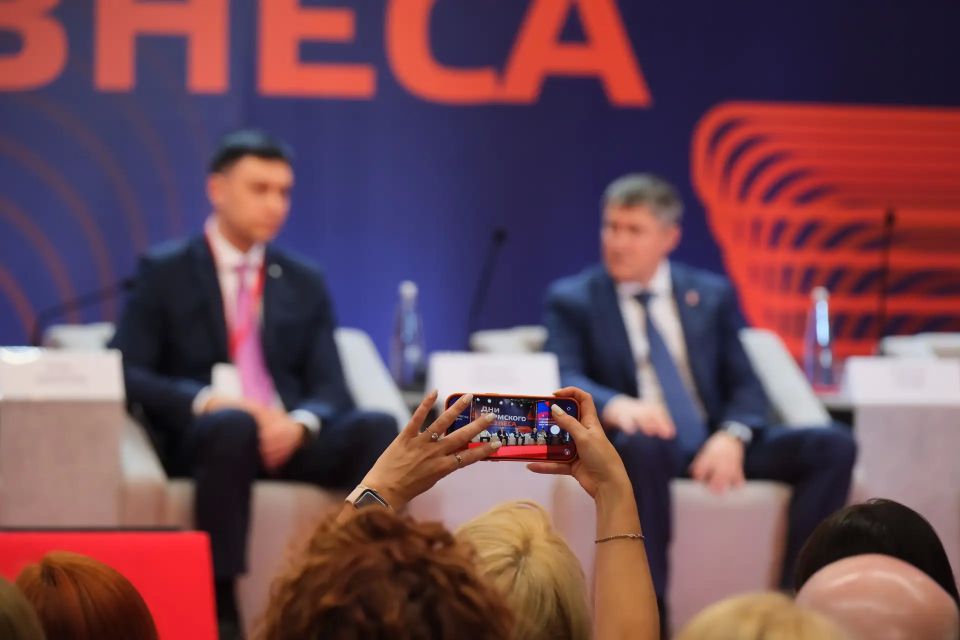 Дмитрий Махонин: Принял участие в пленарной дискуссии «Экономика партнерства как новый стандарт» Дмитрий Махонин: Принял участие в пленарной дискуссии «Экономика партнерства как новый стандарт»